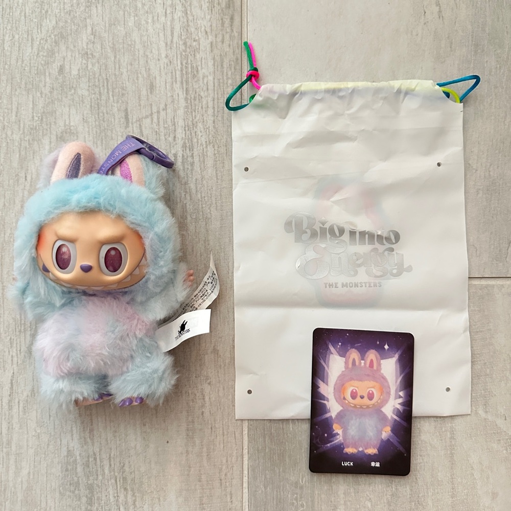 Pop Mart Big Into Energy Labubu (Luck)